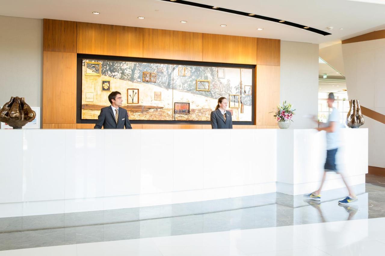 فندق إبيك سانا لشبونه Lisboa المظهر الخارجي الصورة The lobby of the Four Seasons Hotel