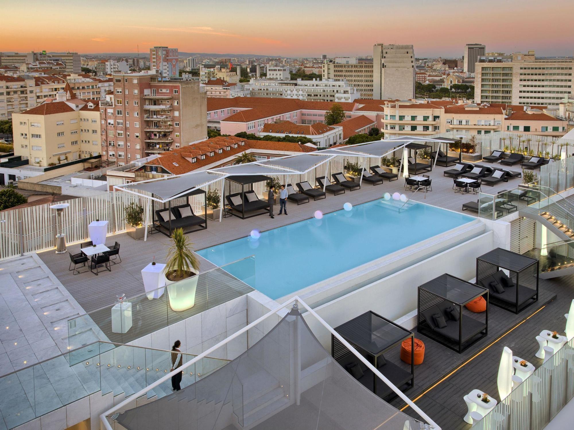 فندق إبيك سانا لشبونه Lisboa المظهر الخارجي الصورة The hotel's rooftop pool