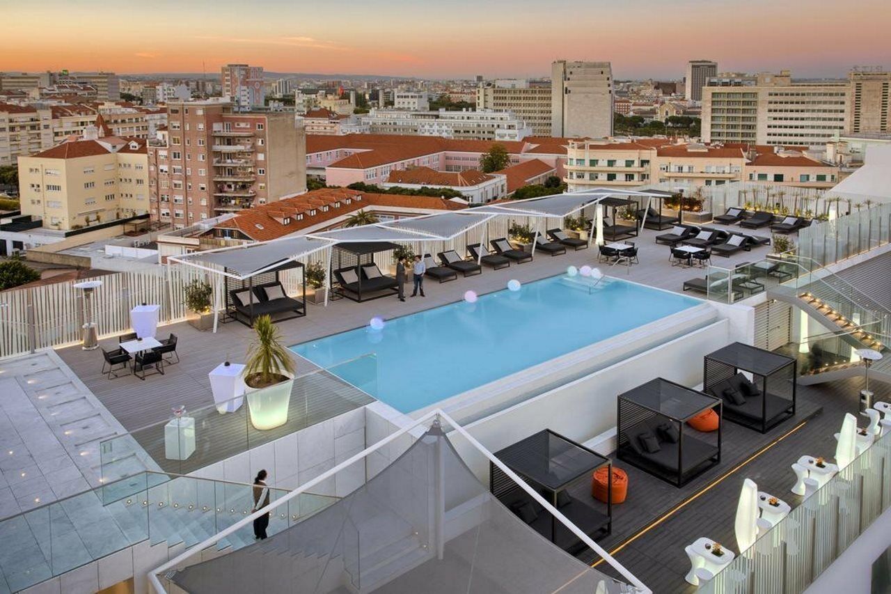 فندق إبيك سانا لشبونه Lisboa المظهر الخارجي الصورة The hotel's rooftop pool
